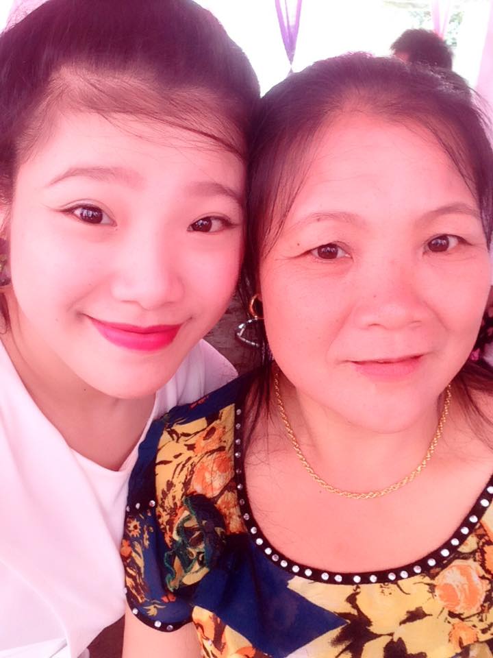 Hoài Thu và mẹ